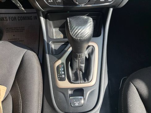 Used 2017 Jeep Cherokee Latitude FWD image 28