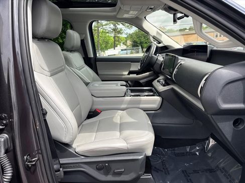 Used 2025 Ford Expedition Active AWD/4WD image 14