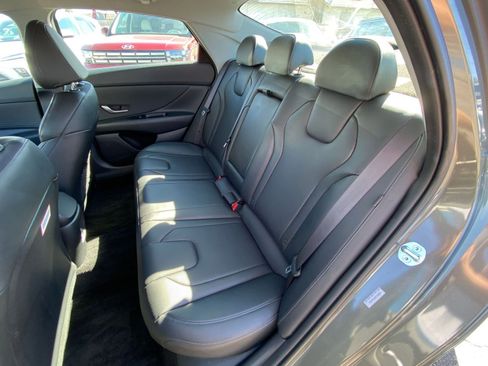 Used 2025 Hyundai Elantra Limited image 27