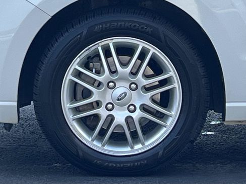 Used 2009 Ford Focus SE FWD image 25