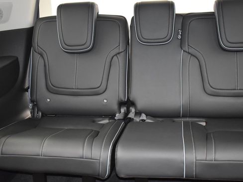 Certified 2025 INFINITI QX80 Sensory image 18