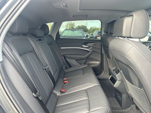 Used 2022 Audi e-tron Premium image 7