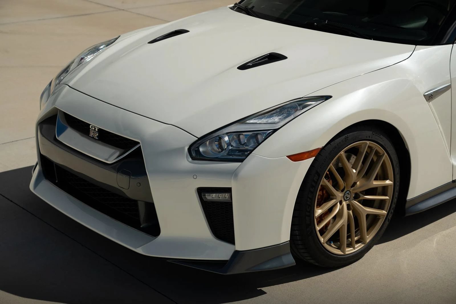 Used 2017 Nissan GT-R Premium w/ Premium Interior Package AWD/4WD image 41