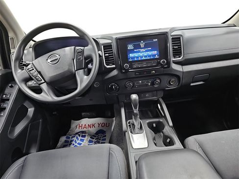 Used 2024 Nissan Frontier SV image 9