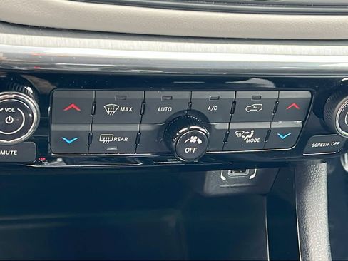 Used 2023 Jeep Compass Limited image 14