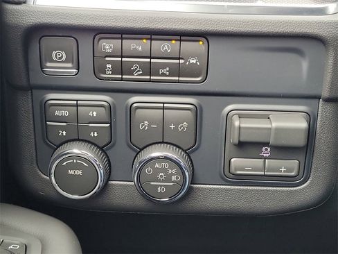 New 2026 Chevrolet Suburban RST image 13