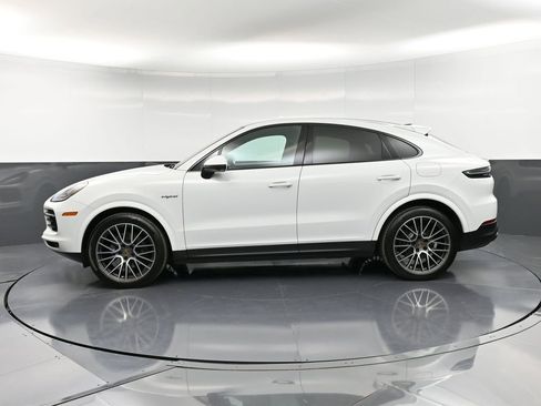Certified 2022 Porsche Cayenne E-Hybrid Coupe image 2