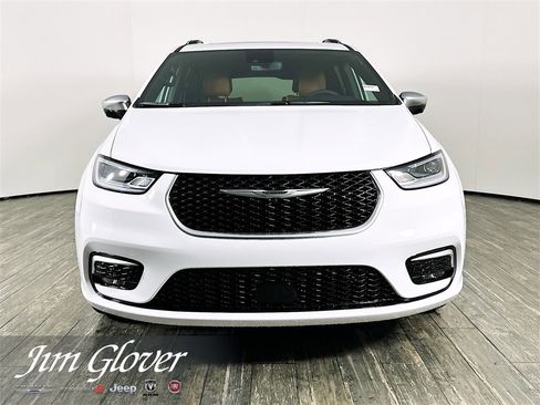 New 2026 Chrysler Pacifica Pinnacle w/ Trailer Tow Group image 2