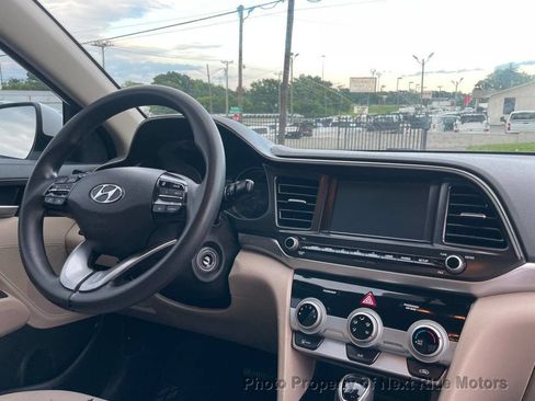 Used 2019 Hyundai Elantra SEL FWD image 15