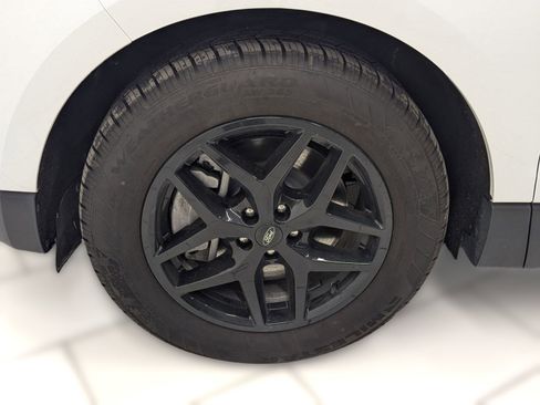 Used 2024 Ford Edge SEL image 9