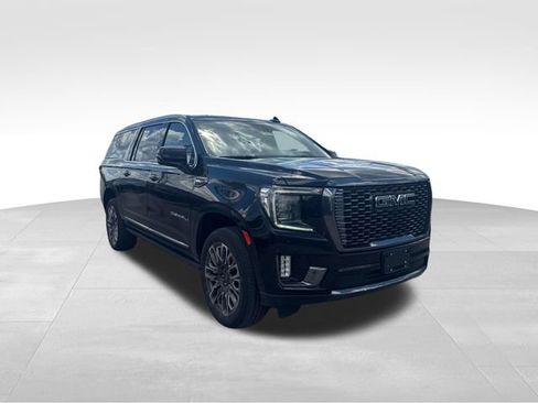 Used 2023 GMC Yukon XL Denali Ultimate w/ LPO, Floor Liner Package AWD/4WD image 3