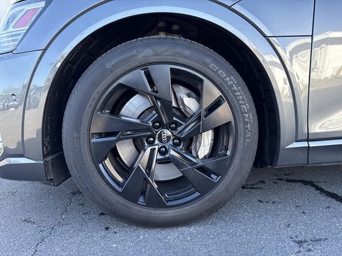 Used 2023 Audi e-tron Premium w/ Convenience Plus Package image 5