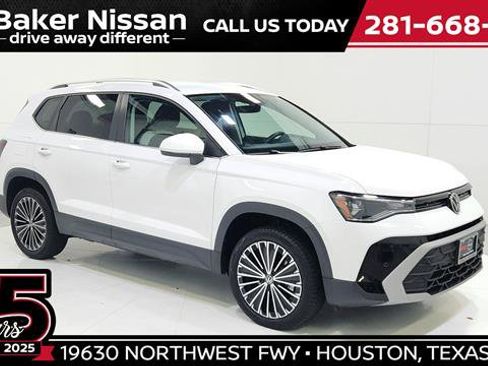 Used 2025 Volkswagen Taos SE image 1