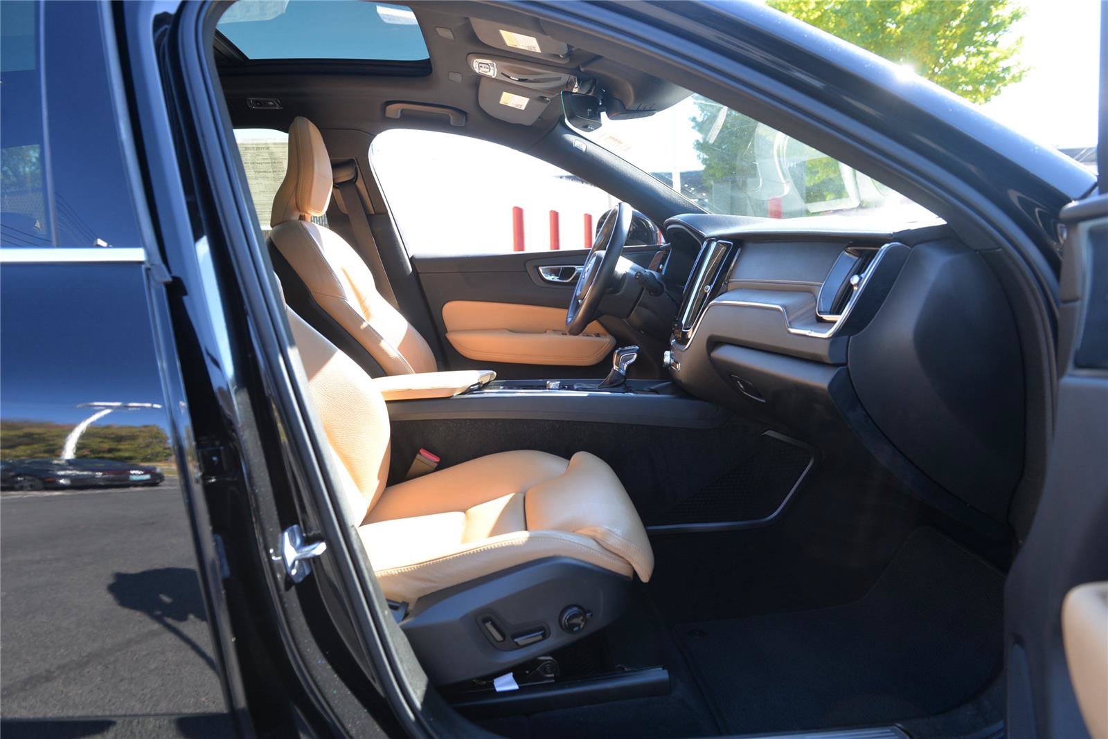 Used 2019 Volvo XC60 T5 Inscription AWD/4WD image 14