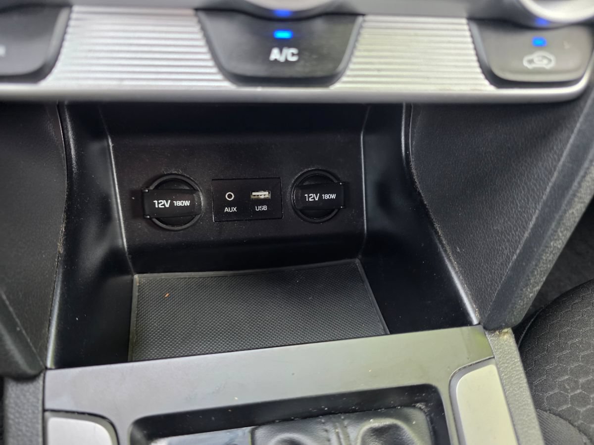 Used 2019 Hyundai Elantra SE w/ Cargo Package FWD image 39