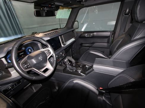Used 2025 Ford Bronco Badlands AWD/4WD image 2