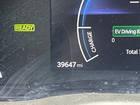 Used 2025 Toyota Camry SE image 30