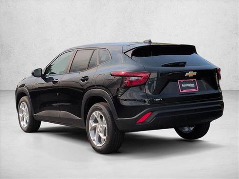 New 2026 Chevrolet Trax LS w/ LS Convenience Package FWD image 9