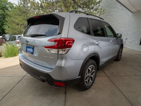 Used 2022 Subaru Forester Premium AWD/4WD image 6