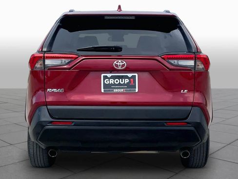 Used 2021 Toyota RAV4 LE FWD image 5