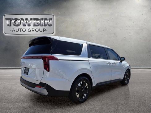 Certified 2025 Kia Carnival LXS FWD image 5