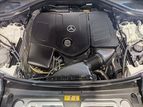 Certified 2025 Mercedes-Benz GLC 300 image 23