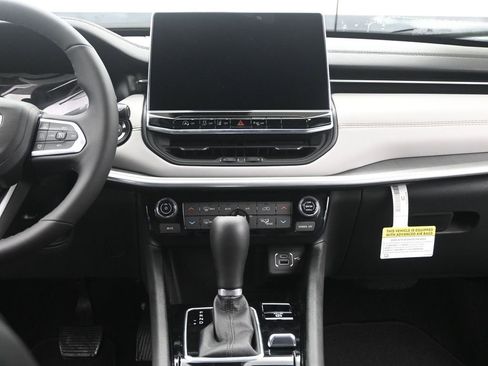 New 2026 Jeep Compass Limited image 25