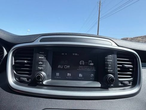 Used 2019 Kia Sorento L FWD image 14