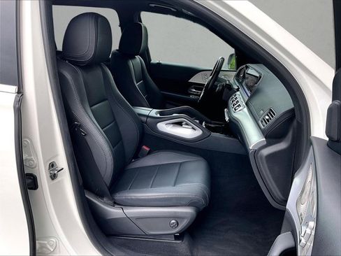 Used 2025 Mercedes-Benz GLS 450 4MATIC image 9
