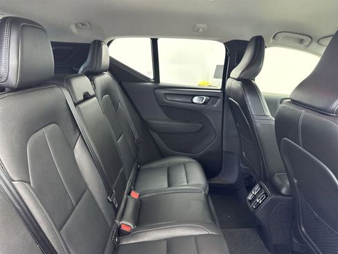 Used 2019 Volvo XC40 T5 Momentum image 36