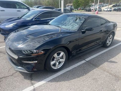 Used 2018 Ford Mustang Coupe image 2