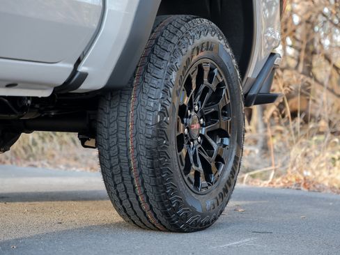 New 2026 GMC Canyon Elevation w/ Convenience Package image 4