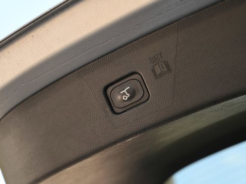 Used 2024 Ford Edge Titanium image 19