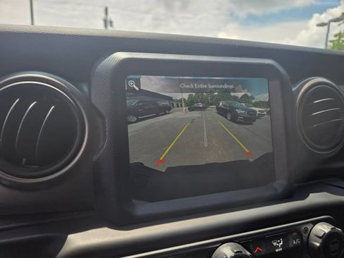 Used 2021 Jeep Gladiator Sport AWD/4WD image 12