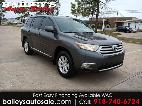 Used 2012 Toyota Highlander FWD image 1