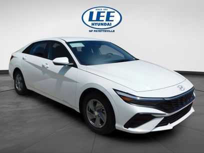 New 2025 Hyundai Elantra SE