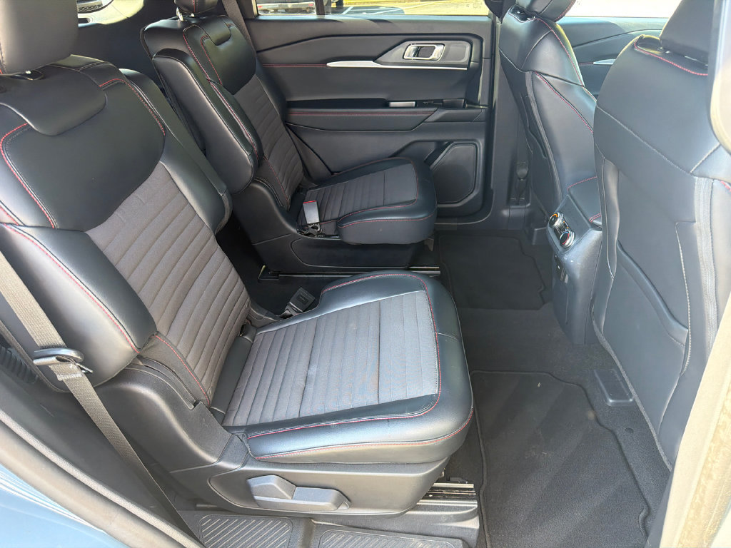 Used 2025 Ford Explorer ST-Line AWD/4WD image 15