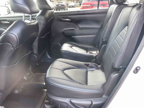 Certified 2024 Toyota Highlander XLE AWD/4WD image 21