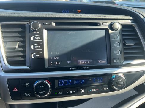Used 2019 Toyota Highlander XLE image 57