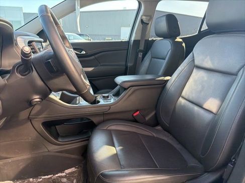 Used 2023 GMC Acadia SLT w/ Elevation Edition image 16