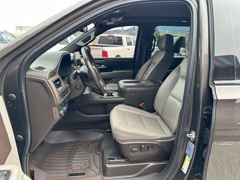 Used 2021 Chevrolet Suburban Z71 w/ Z71 Signature Package AWD/4WD image 11