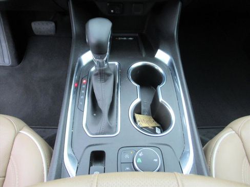 Used 2023 Chevrolet Traverse Premier image 22