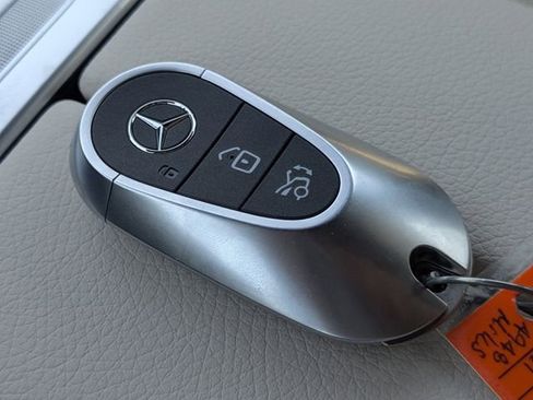 Used 2025 Mercedes-Benz C 300 Sedan image 31