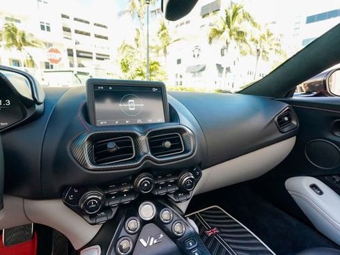 Used 2023 Aston Martin V12 Vantage Roadster image 73