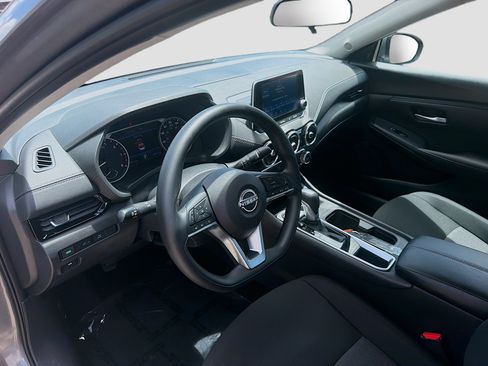 Used 2025 Nissan Sentra SV FWD image 9
