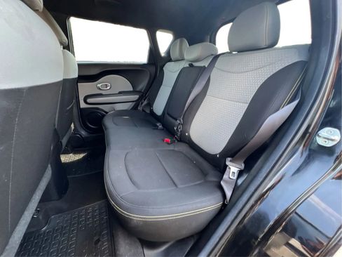 Used 2016 Kia Soul + FWD image 10