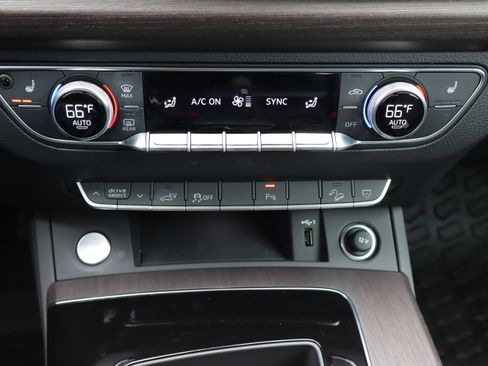 Used 2024 Audi Q5 e Premium image 28