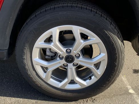 Used 2025 Jeep Compass Latitude image 29