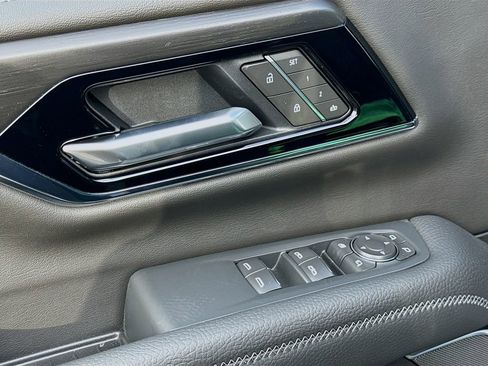 New 2026 GMC Yukon Denali w/ Sun & Power Step Package AWD/4WD image 18