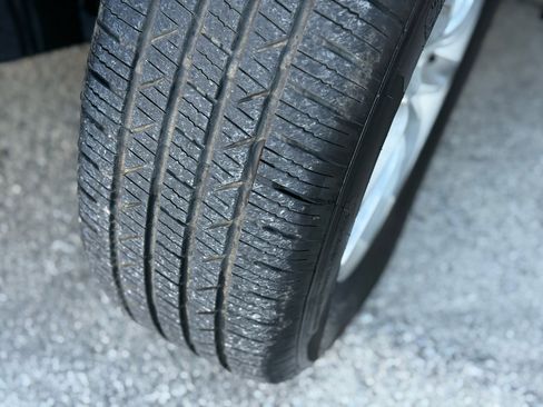 Used 2017 Kia Sorento L image 11